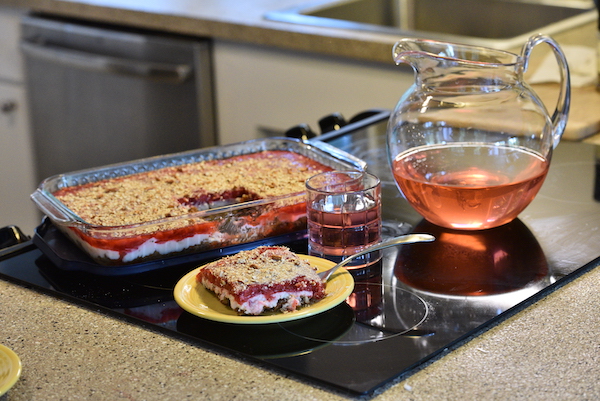 Finished Strawberry Pretzel Salad in Pyrex